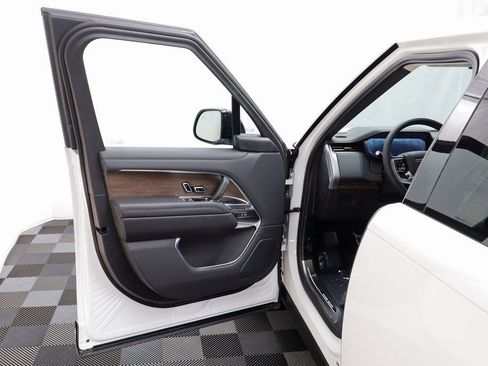 New 2025 Land Rover Range Rover SE image 6
