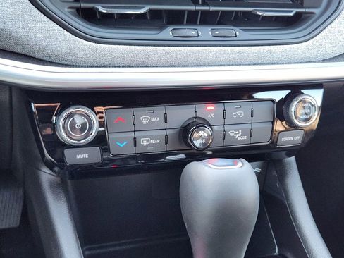 New 2026 Jeep Compass Latitude image 14