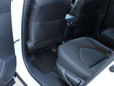 Used 2023 Toyota Highlander Limited FWD image 43