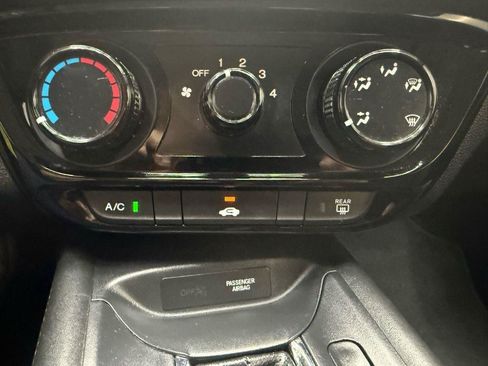 Used 2019 Honda HR-V LX image 17