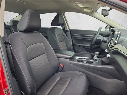Used 2025 Nissan Altima 2.5 SV FWD image 18