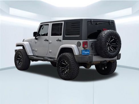 Used 2016 Jeep Wrangler Unlimited Sahara w/ Connectivity Group AWD/4WD image 4