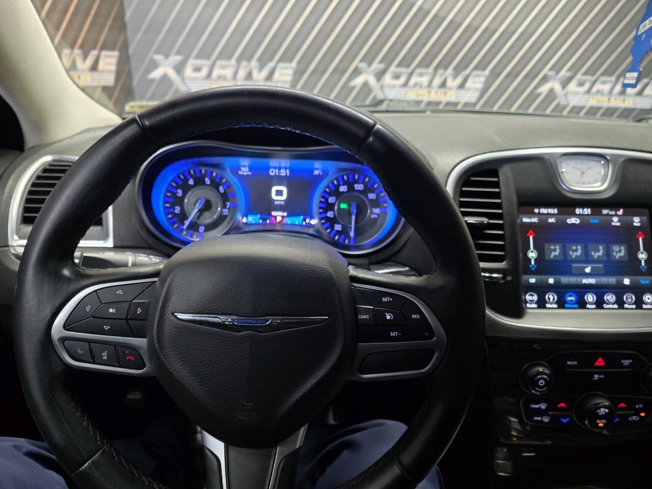 Used 2018 Chrysler 300 Touring L AWD/4WD image 20