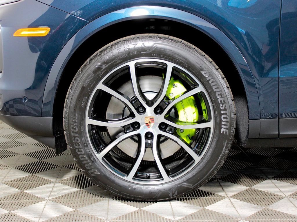 Certified 2026 Porsche Cayenne E-Hybrid AWD/4WD image 41