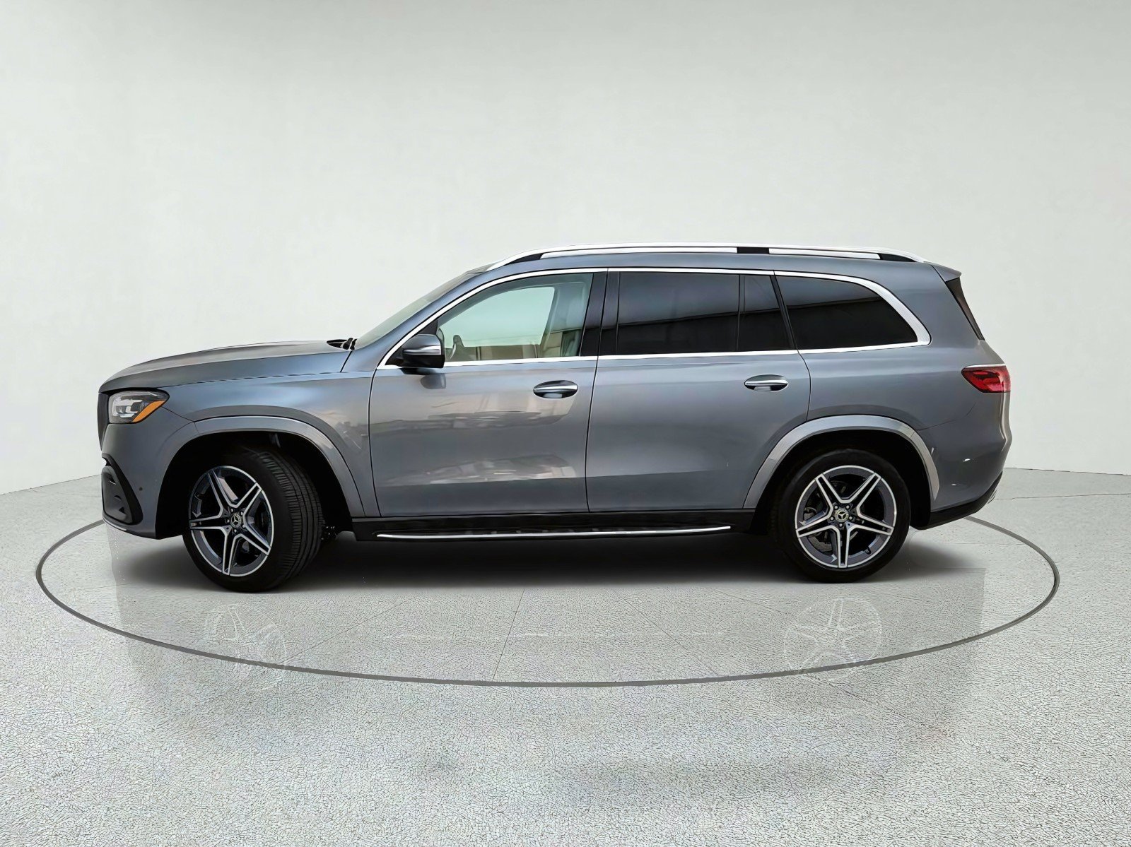 Used 2025 Mercedes-Benz GLS 450 4MATIC w/ AMG Line Exterior image 14