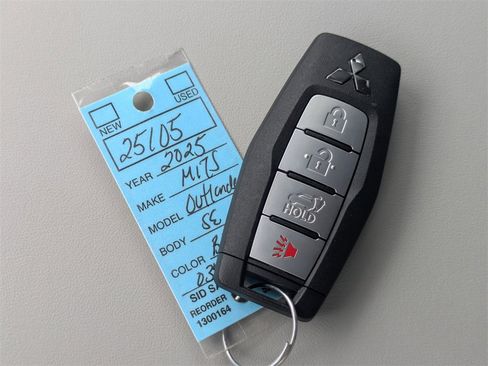 New 2025 Mitsubishi Outlander SE image 34