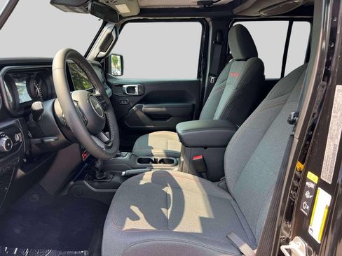 Used 2025 Jeep Wrangler Unlimited Rubicon AWD/4WD image 15