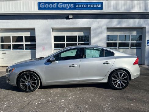 Used 2018 Volvo S60 T5 Inscription image 1