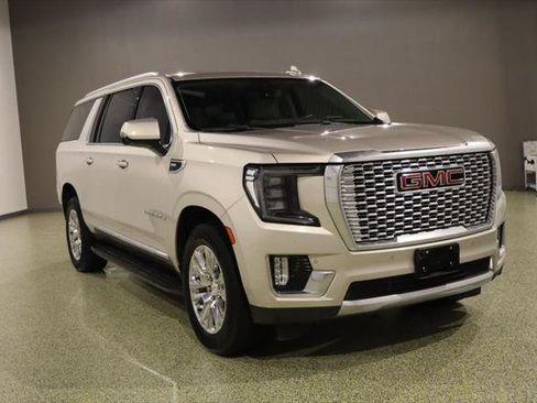 Used 2021 GMC Yukon XL Denali RWD image 1