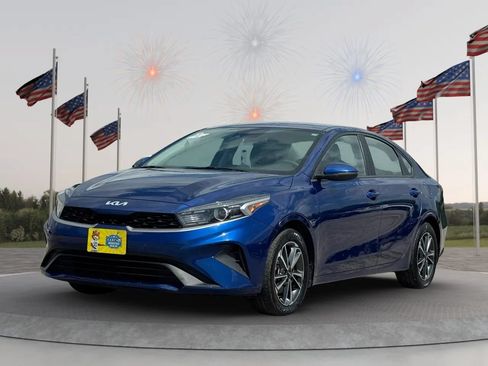 Used 2022 Kia Forte LXS w/ LXS Technology Package FWD image 3