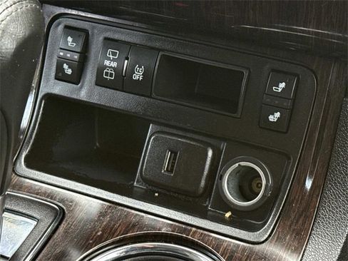 Used 2016 Chevrolet Traverse LT w/ Style and Technology Package image 16