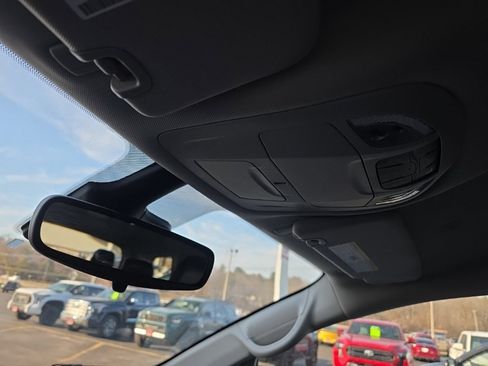 Used 2024 Chrysler Pacifica Touring-L image 26