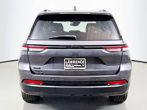 Used 2023 Jeep Grand Cherokee Laredo AWD/4WD image 5