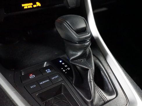 Used 2019 Toyota RAV4 XLE FWD image 20