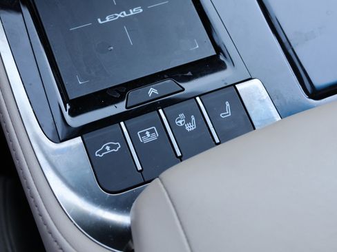 Used 2022 Lexus LS 500 image 30