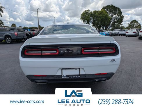 Used 2015 Dodge Challenger SXT Plus w/ Driver Convenience Group RWD image 4