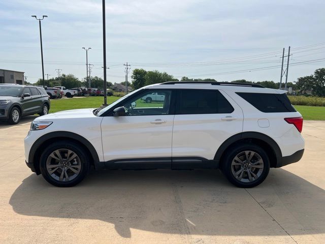 Used 2023 Ford Explorer XLT w/ Equipment Group 202A AWD/4WD image 4