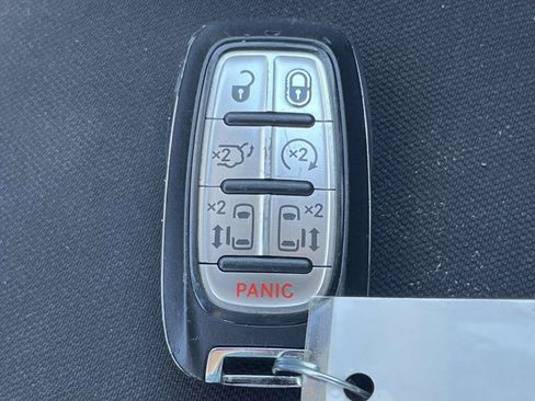 Used 2023 Chrysler Voyager LX FWD image 4