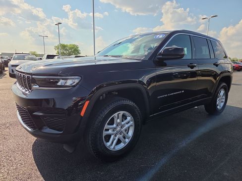 Used 2025 Jeep Grand Cherokee Laredo RWD image 3