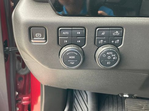 Used 2022 Chevrolet Silverado 1500 RST AWD/4WD image 13