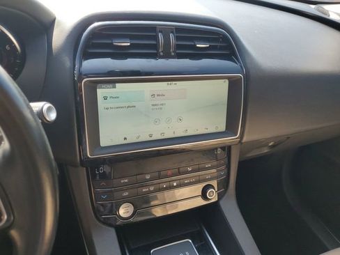 Used 2019 Jaguar F-PACE Premium image 25