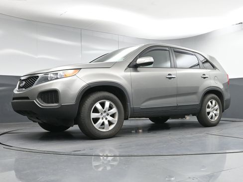 Used 2012 Kia Sorento LX w/ Third Row Pkg image 18