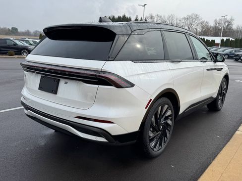 New 2026 Lincoln Nautilus Reserve image 8