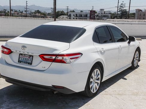 Used 2018 Toyota Camry LE FWD image 6