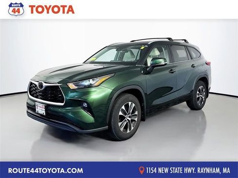 Used 2023 Toyota Highlander XLE image 1