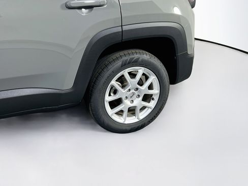 Used 2022 Jeep Renegade Latitude AWD/4WD image 29