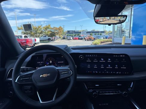 New 2026 Chevrolet Suburban Premier AWD/4WD image 2