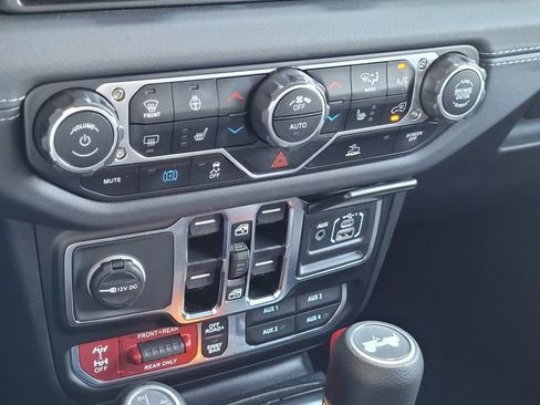 Certified 2025 Jeep Wrangler Unlimited Rubicon 4xe w/ Convenience Group AWD/4WD image 11