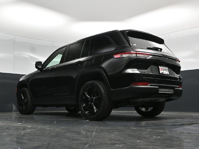 Used 2023 Jeep Grand Cherokee Limited w/ Black Appearance Package AWD/4WD image 64
