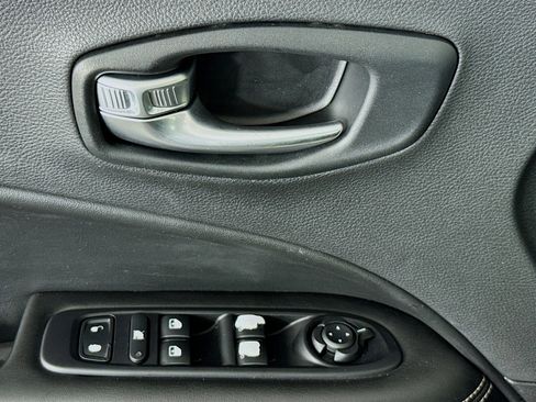 Used 2021 Jeep Compass Latitude image 23