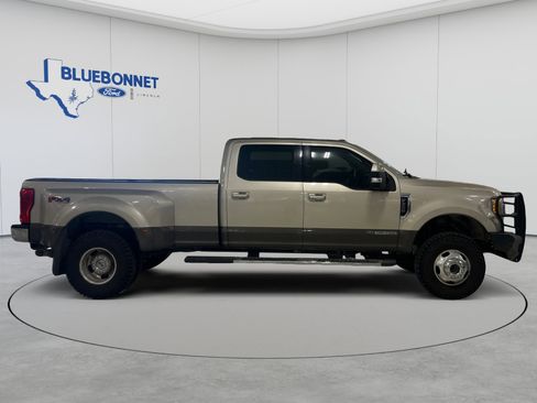 Used 2017 Ford F350 Lariat w/ Lariat Value Package AWD/4WD image 3