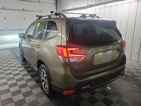 Used 2024 Subaru Forester Premium image 3