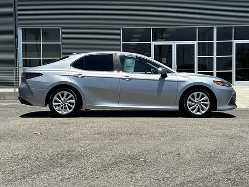 Used 2021 Toyota Camry LE w/ Convenience Package FWD image 2