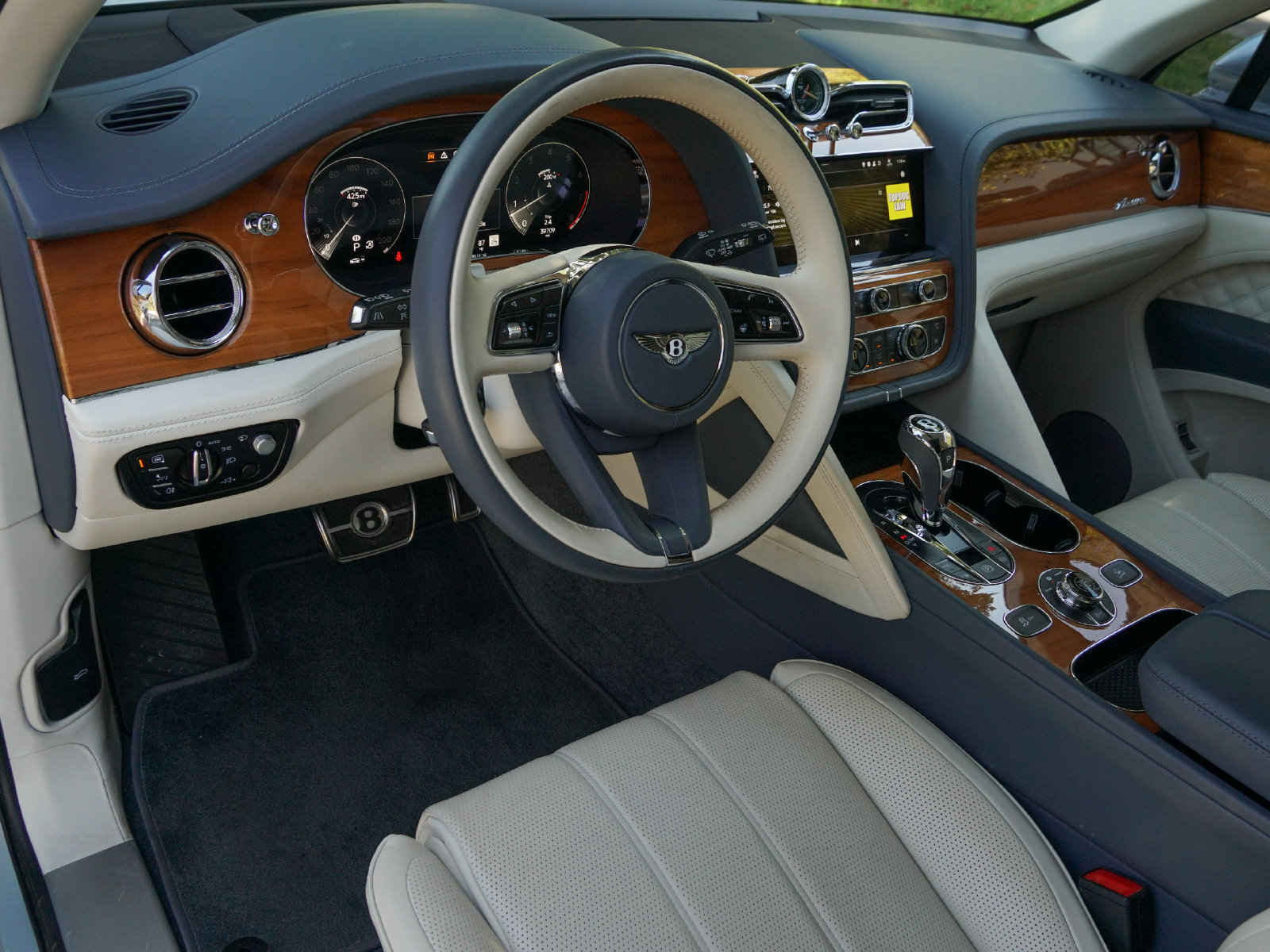 Certified 2023 Bentley Bentayga AWD/4WD image 16