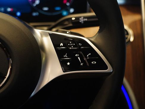 Used 2025 Mercedes-Benz C 300 4MATIC Sedan image 19