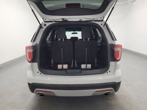 Used 2017 Ford Explorer XLT image 29