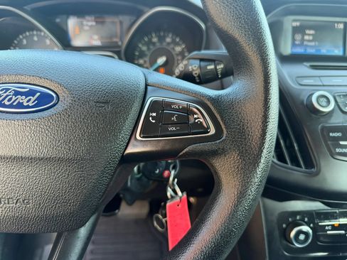 Used 2016 Ford Focus SE FWD image 18