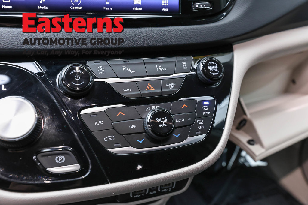 Used 2023 Chrysler Pacifica Touring-L FWD image 20