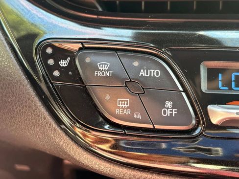Used 2018 Toyota C-HR XLE FWD image 18
