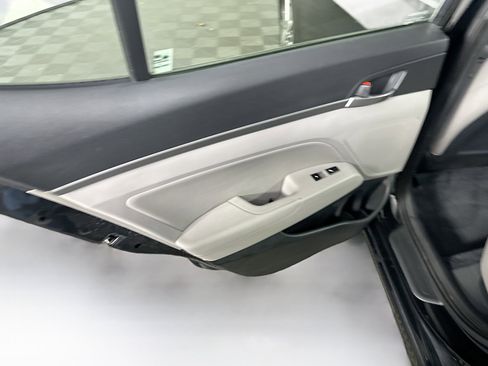 Used 2017 Hyundai Elantra Limited w/ Limited Tech Package 04 image 27