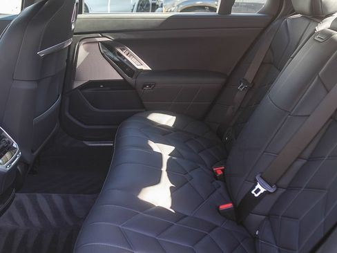 Used 2026 BMW 750e xDrive w/ Premium Package AWD/4WD image 14