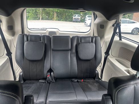 Used 2019 Dodge Grand Caravan SXT image 29