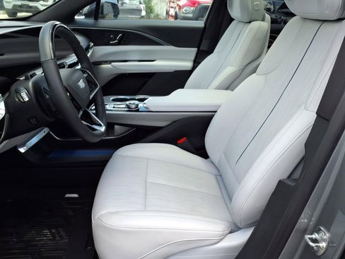 Used 2024 Cadillac Lyriq Luxury RWD image 27
