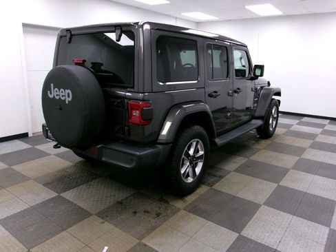 Used 2020 Jeep Wrangler Unlimited Sahara image 14