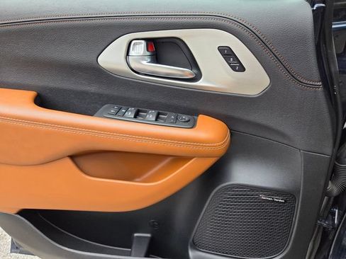 Certified 2024 Chrysler Pacifica Pinnacle FWD image 21