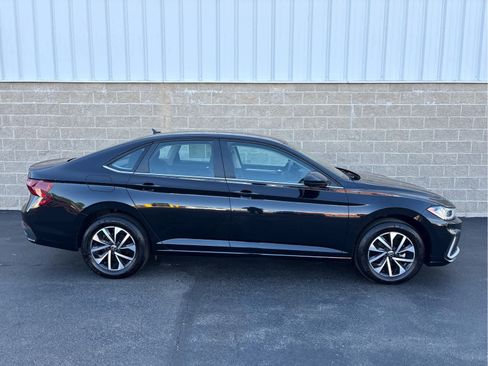 Used 2025 Volkswagen Jetta S image 28